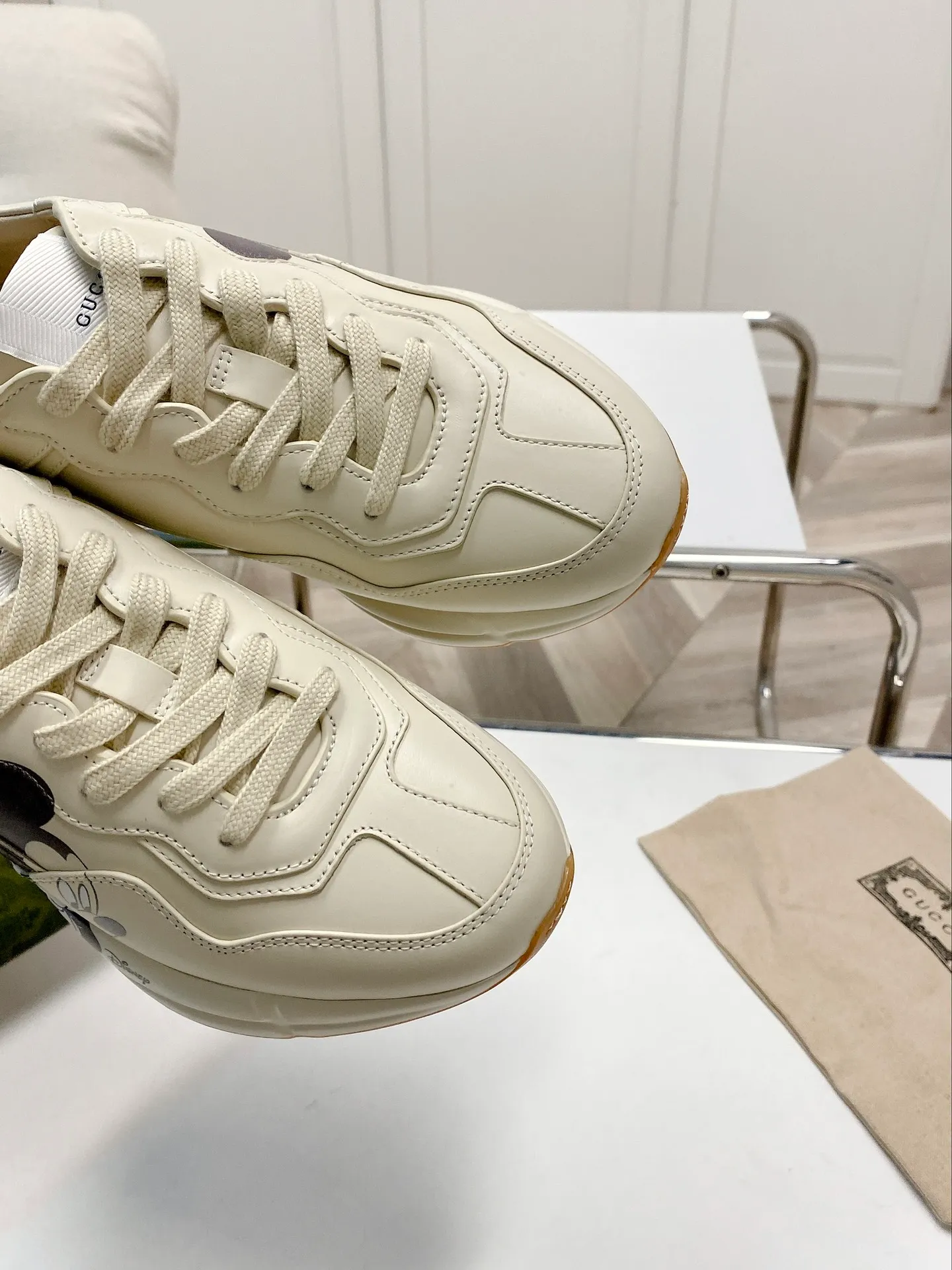 👟👟Ex-factory price 480👟👟, upgraded version 2022 Gucci Gucci top version couples' dad shoes series is new! 🖤 ⚠GG couple’s dad shoes have been popular in recent years; new colors are updated constantly; Gucci has updated new colors in 2022, and our home and counters have new ones at the same time. This classic dad shoe has celebrities and Internet celebrities Anchors and others are sure to plant grass and call ❤ Classic fashion style, distressed leather surface, 5D drawing printing; mixed surface splicing colors, etc... Original customization (off-white eco-friendly cowhide, first layer of cowhide inside), original outsole... Shiny colorful drawings embellish the sides of the shoe body, old color rubbing, package production technology, 1:1 creation / only to make the best shoes. Size: Women’s 35-45